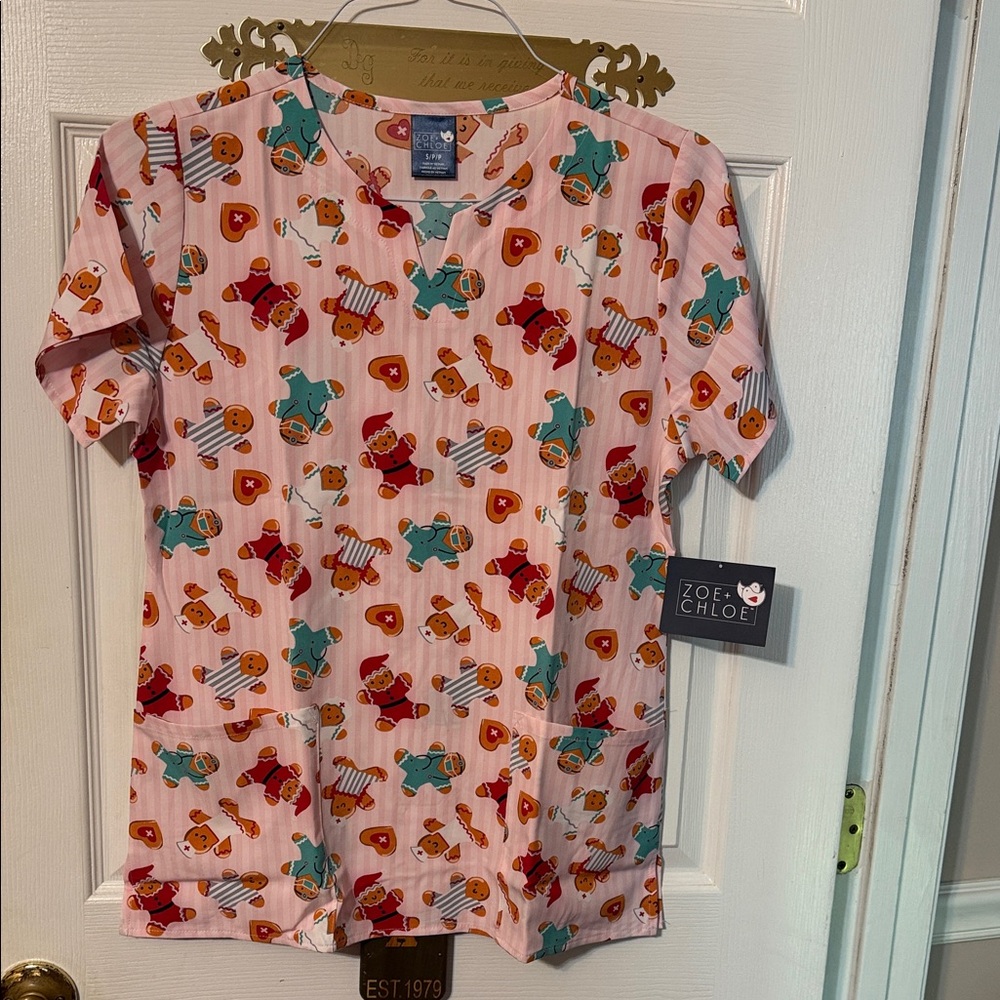 Zoe & Chloe Christmas stretch scrub top; size: Small